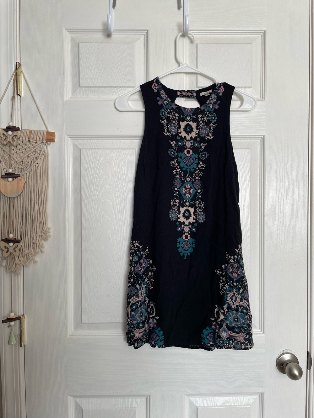 Urban Outfitters Ecote Women’s size Small Black Shift Dress w Teal & Pink Design